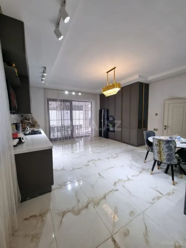 Satılır 5 otaqlı həyət evi 230 m²