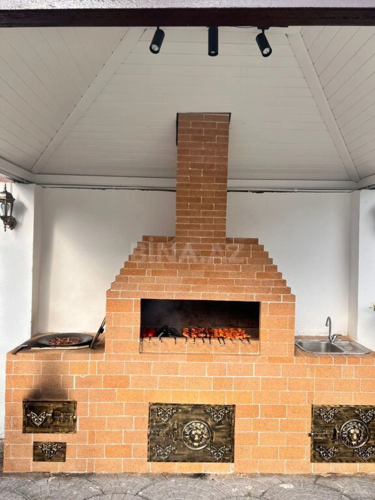 Satılır 5 otaqlı həyət evi 230 m²