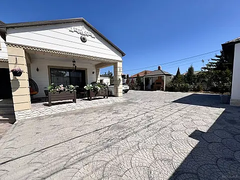 Satılır 5 otaqlı həyət evi 230 m²