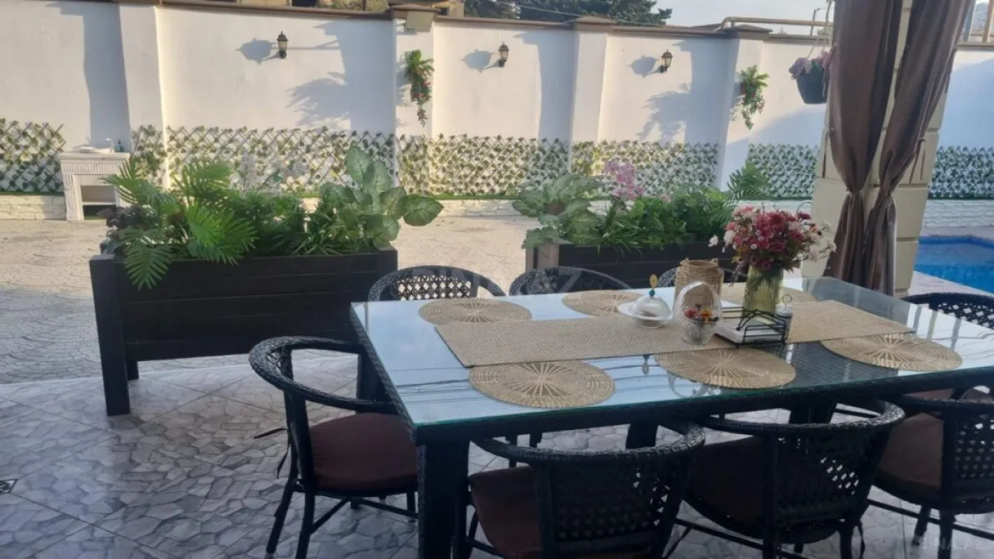 Satılır 5 otaqlı həyət evi 230 m²
