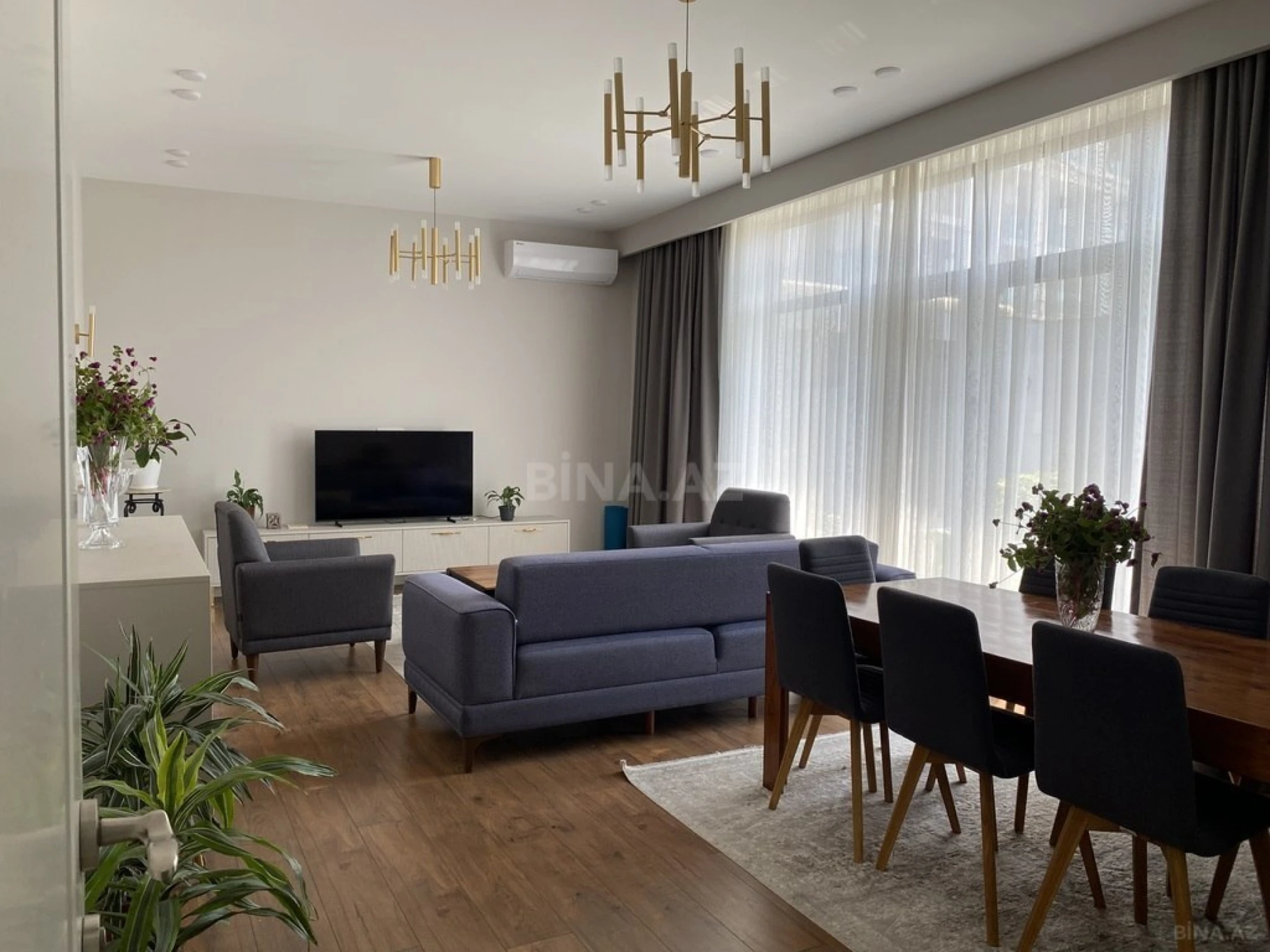 Satılır 6 otaqlı həyət evi 370 m²