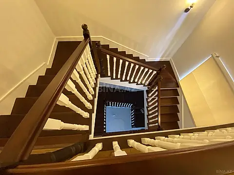 Satılır 6 otaqlı həyət evi 370 m²