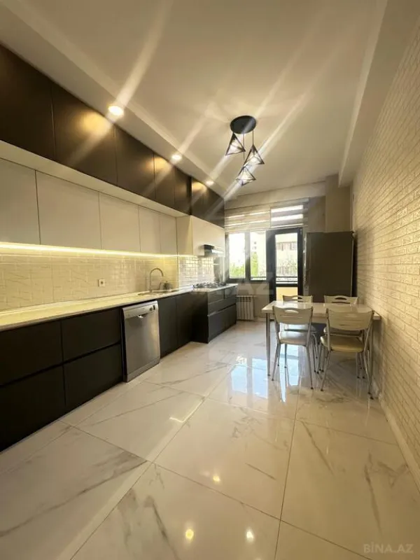 Satılır 3 otaqlı mənzil 130 m²