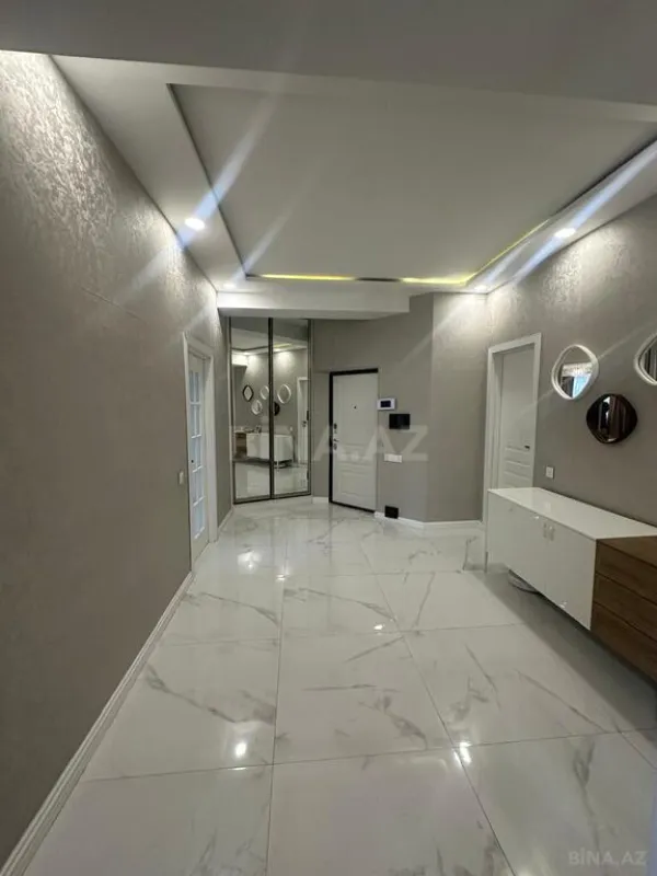 Satılır 3 otaqlı mənzil 130 m²