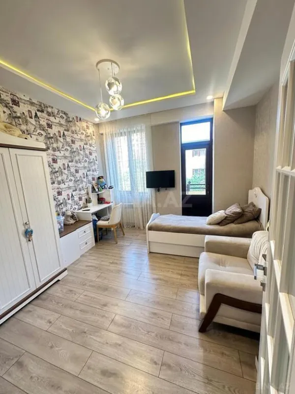 Satılır 3 otaqlı mənzil 130 m²