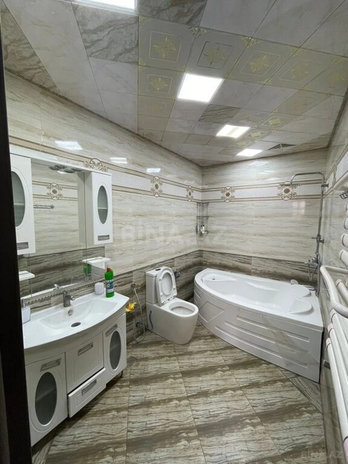 Kirayə verilir 2 otaqlı mənzil 100 m²