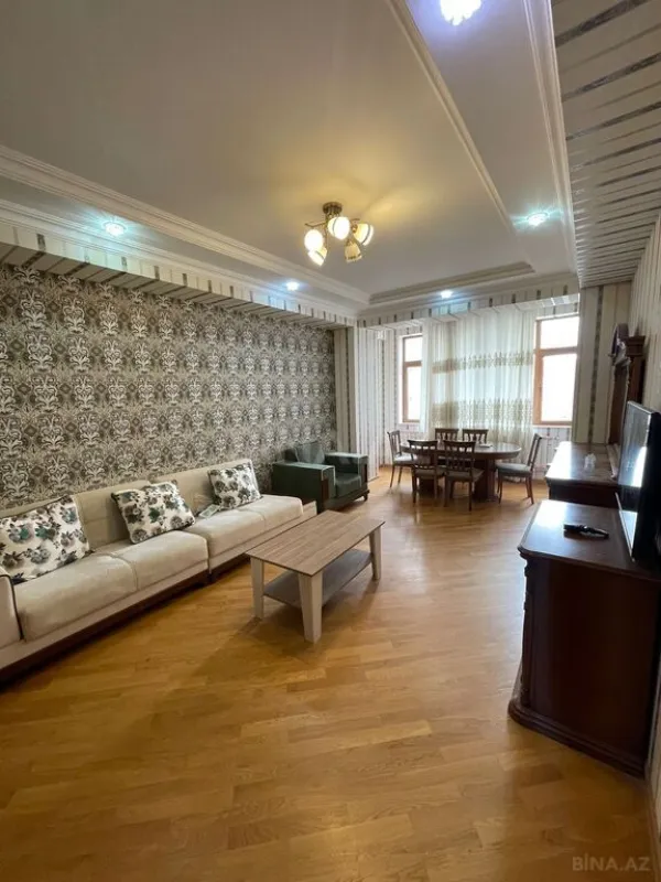 Kirayə verilir 2 otaqlı mənzil 100 m²