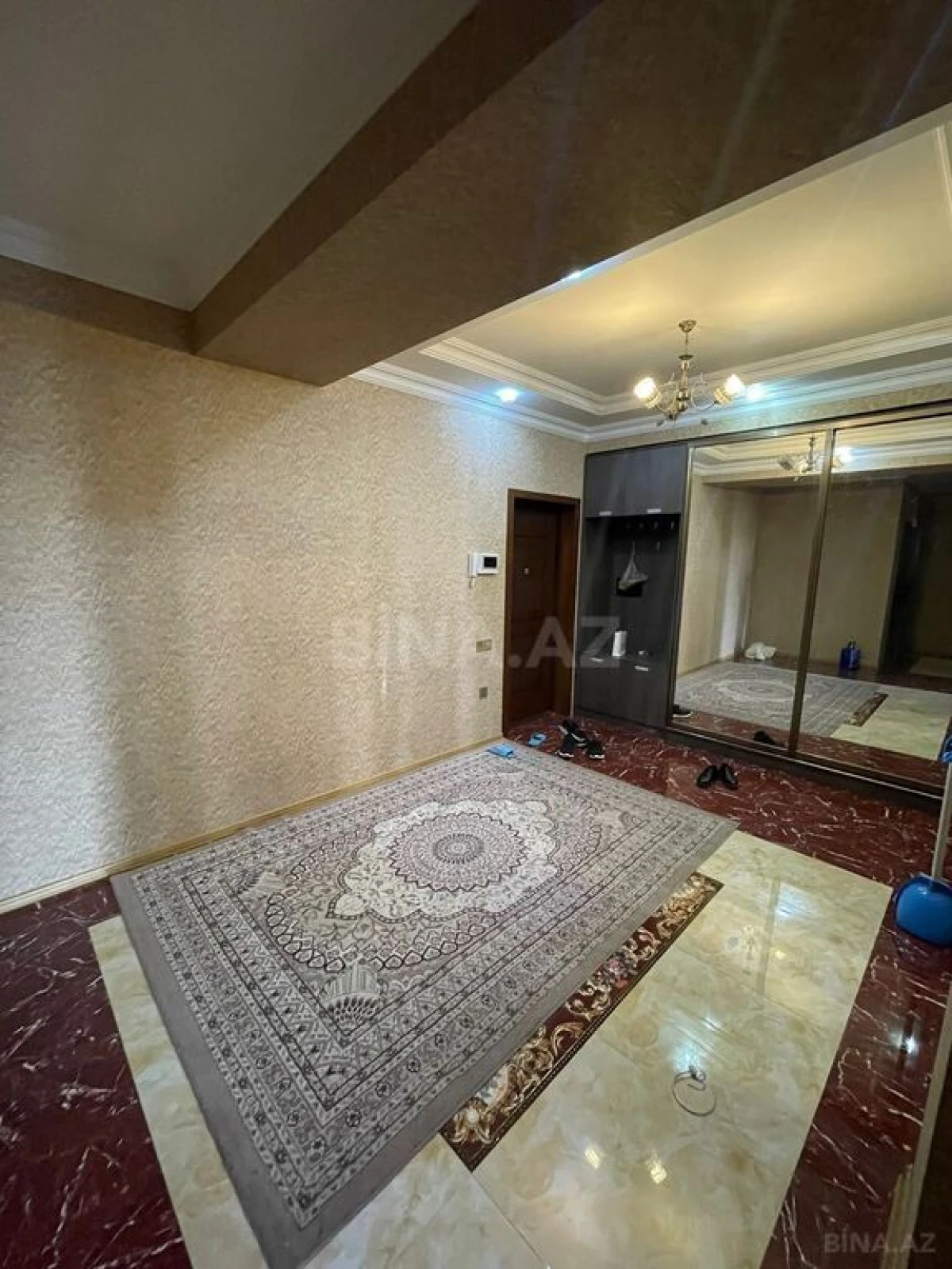 Kirayə verilir 2 otaqlı mənzil 100 m²