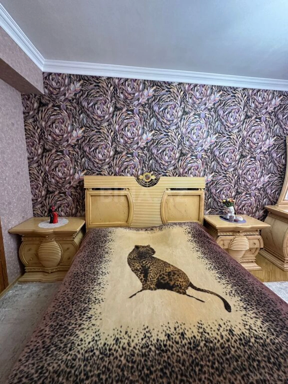 Satılır 4 otaqlı mənzil 130 m²