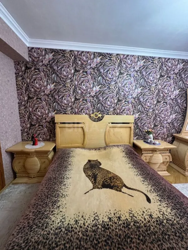 Satılır 4 otaqlı mənzil 130 m²