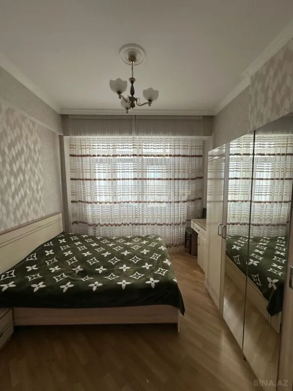 Satılır 4 otaqlı mənzil 130 m²