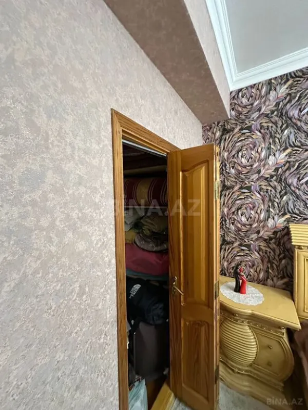 Satılır 4 otaqlı mənzil 130 m²