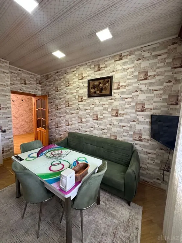 Satılır 4 otaqlı mənzil 130 m²