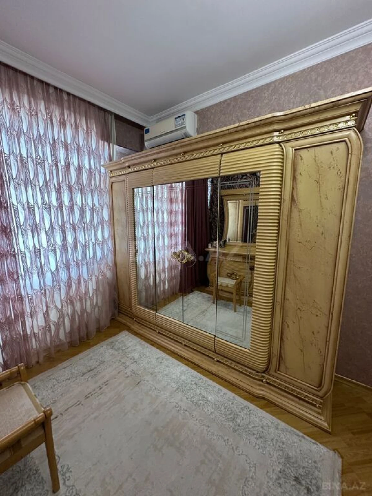 Satılır 4 otaqlı mənzil 130 m²