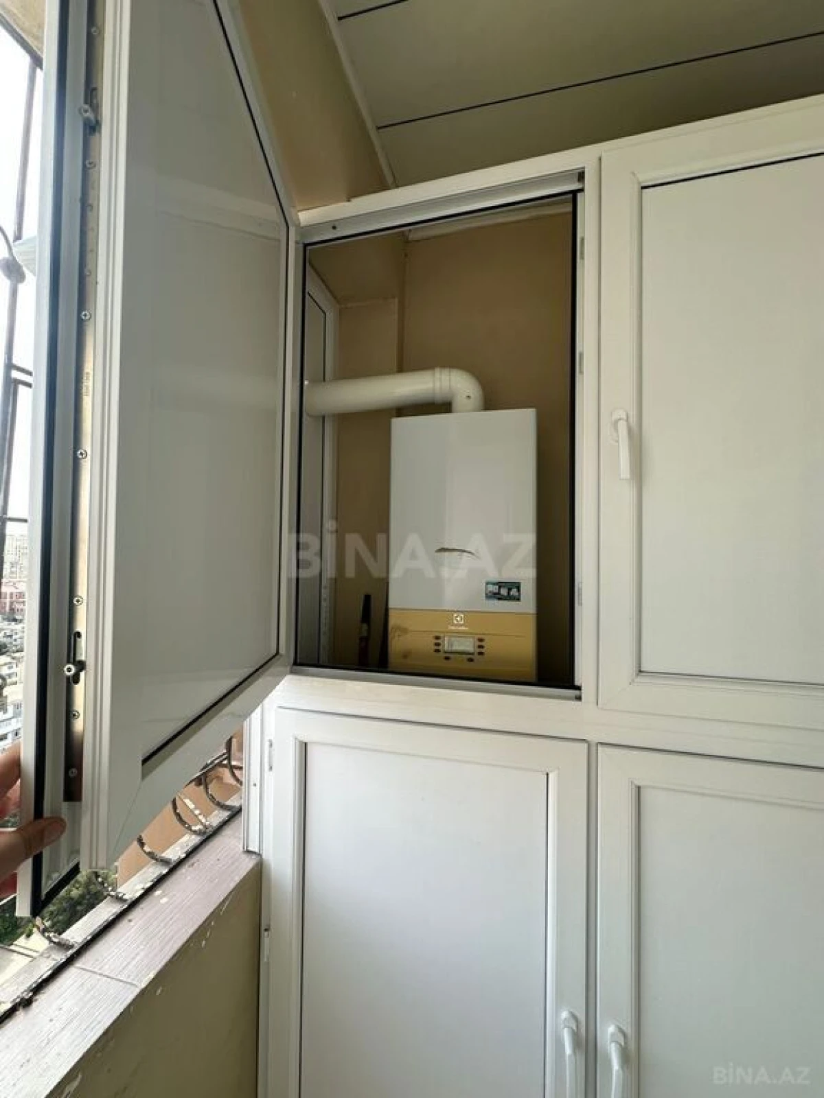 Satılır 4 otaqlı mənzil 130 m²