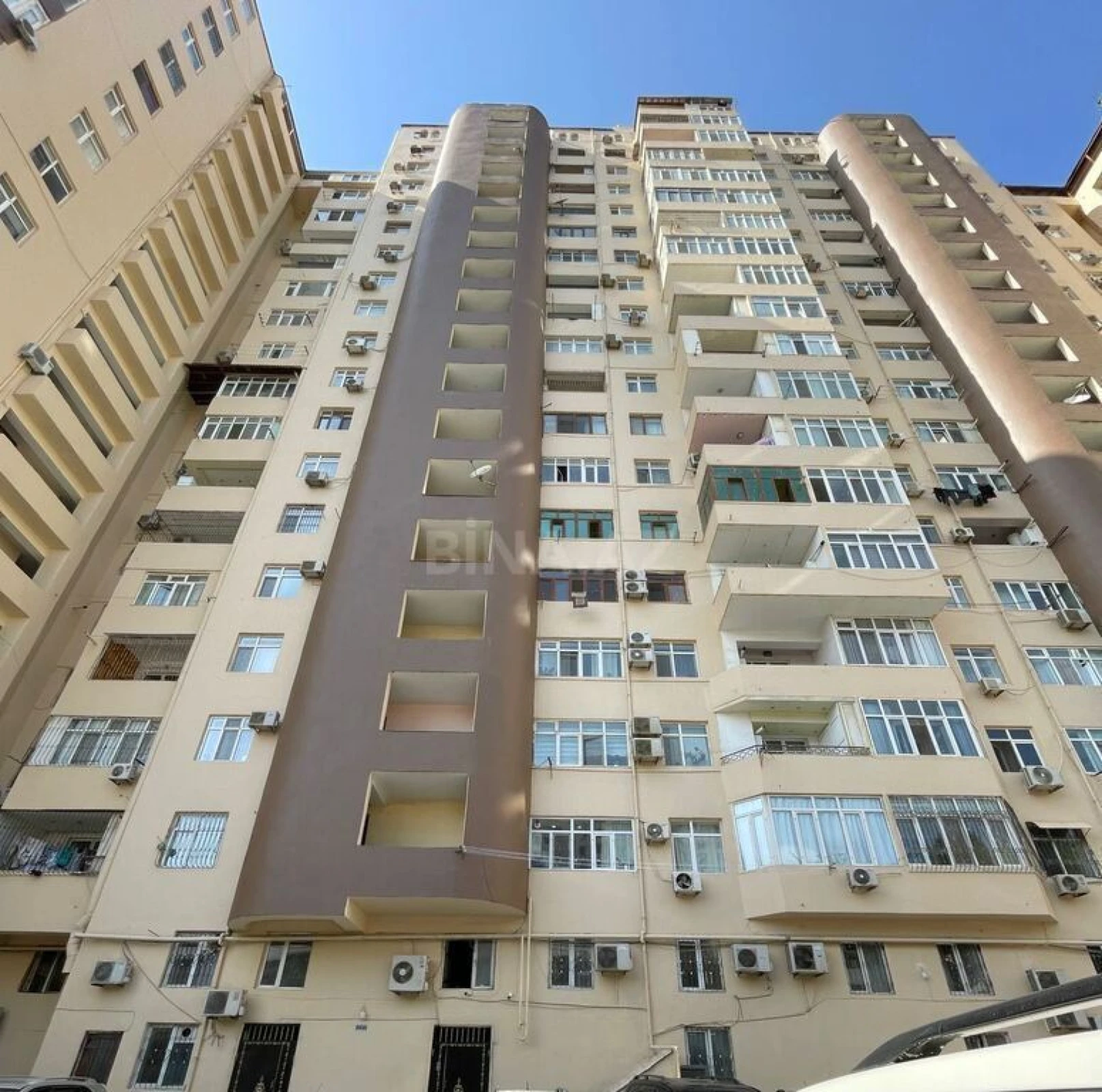 Satılır 4 otaqlı mənzil 130 m²