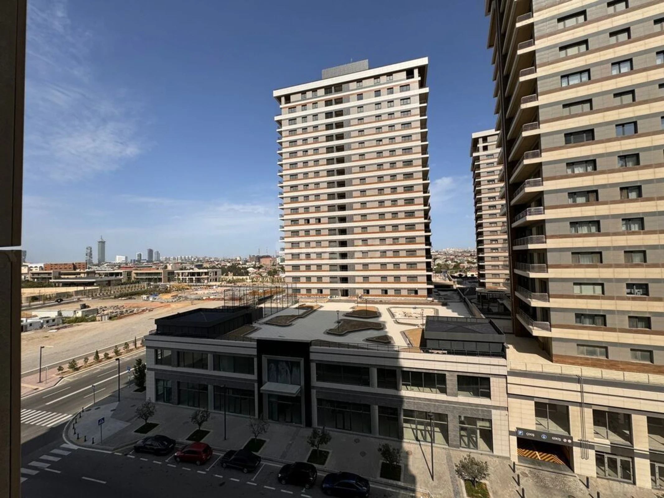 Satılır 3 otaqlı mənzil 163 m²