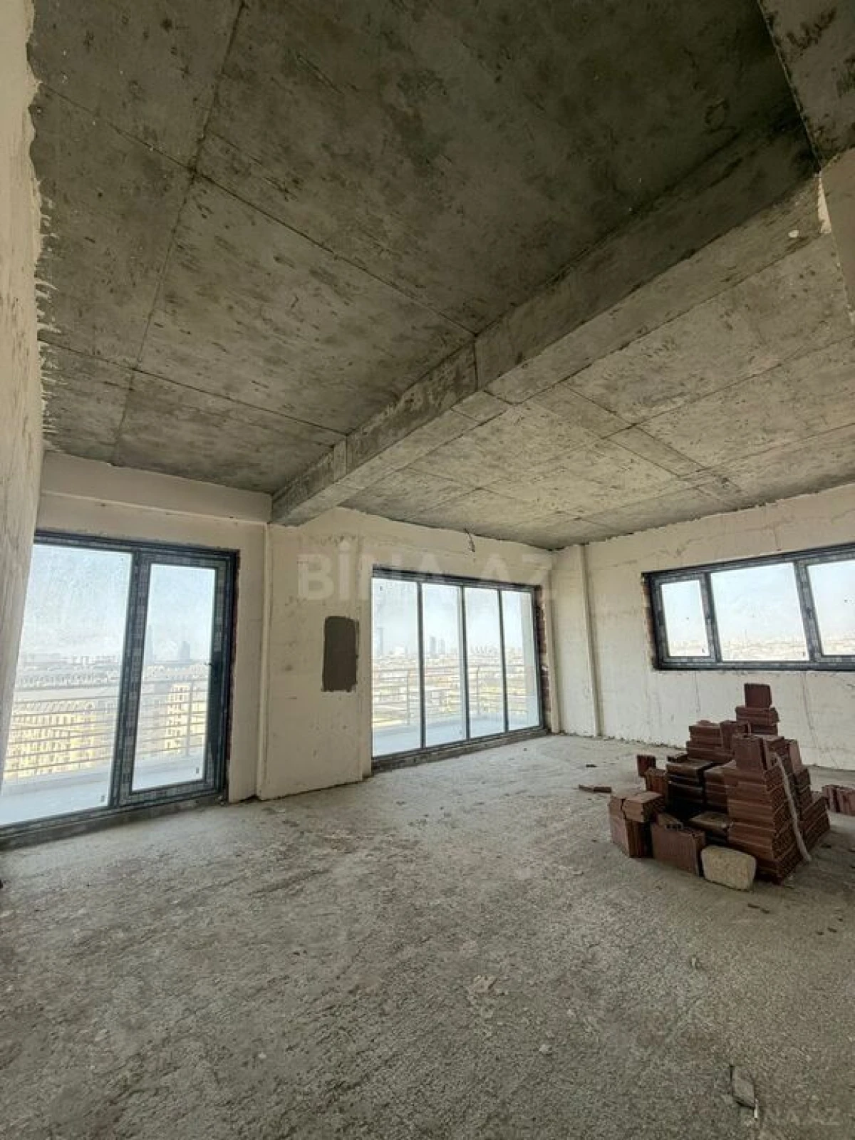 Satılır 3 otaqlı mənzil 163 m²