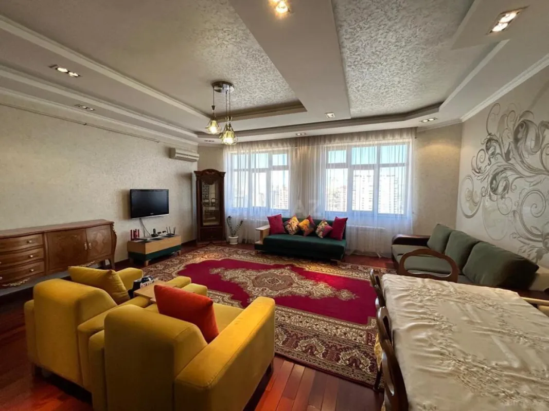 Satılır 2 otaqlı mənzil 81 m²