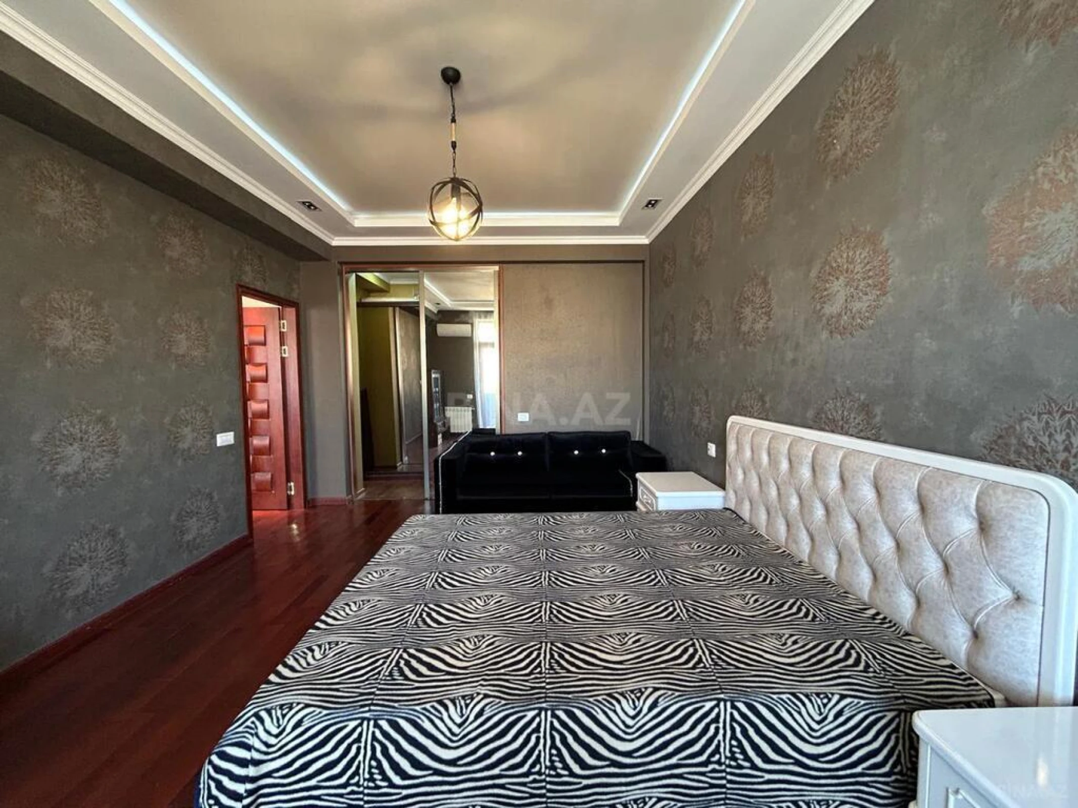 Satılır 2 otaqlı mənzil 81 m²