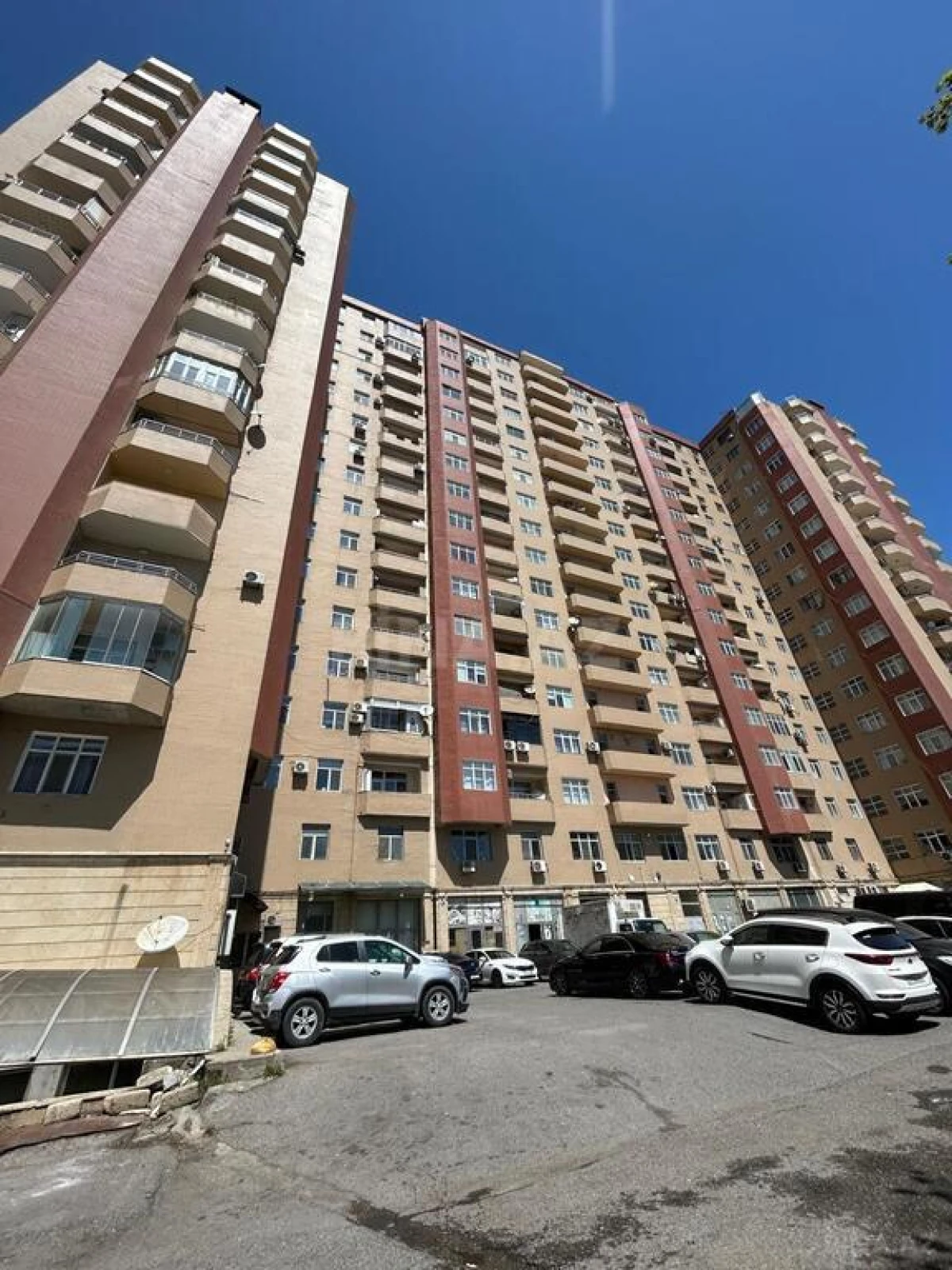 Satılır 2 otaqlı mənzil 81 m²