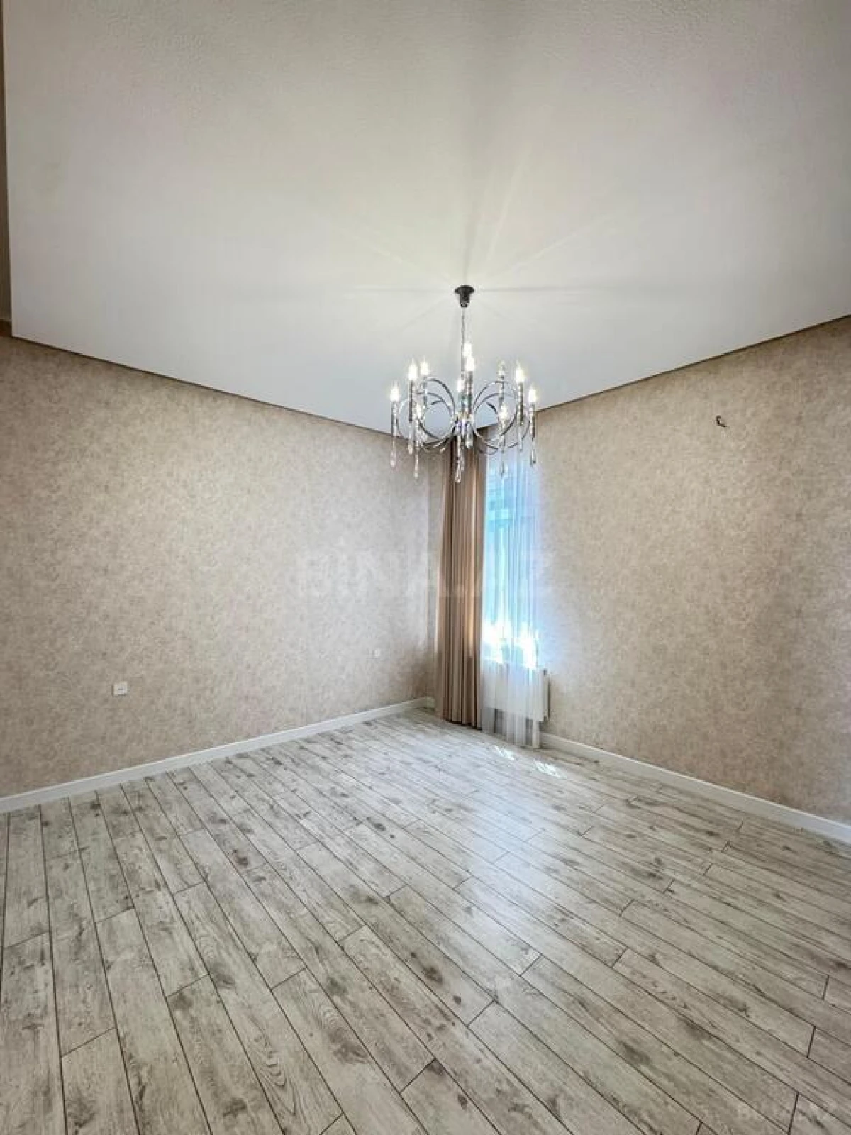 Satılır 5 otaqlı həyət evi 265 m²