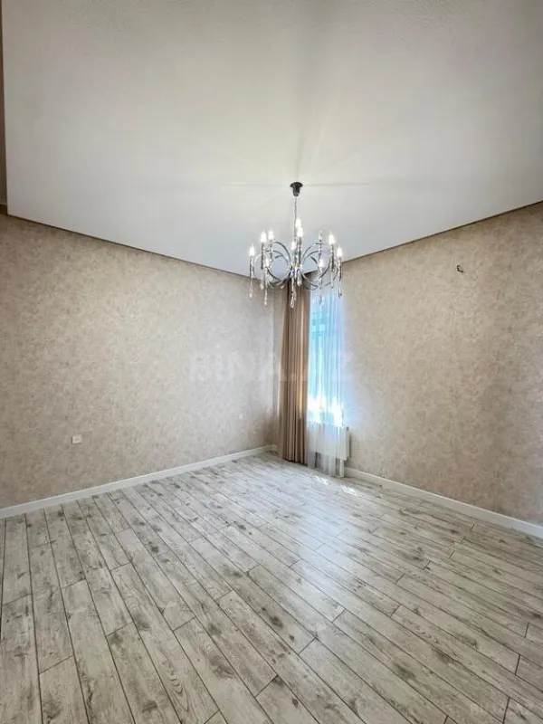 Satılır 5 otaqlı həyət evi 265 m²