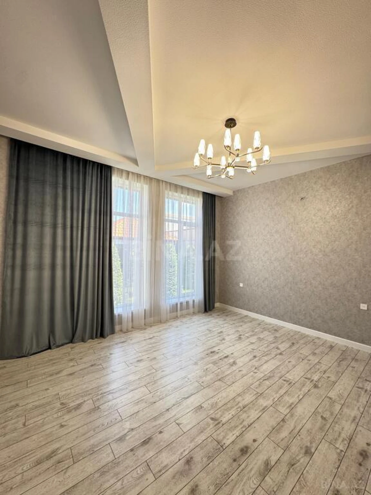 Satılır 5 otaqlı həyət evi 265 m²