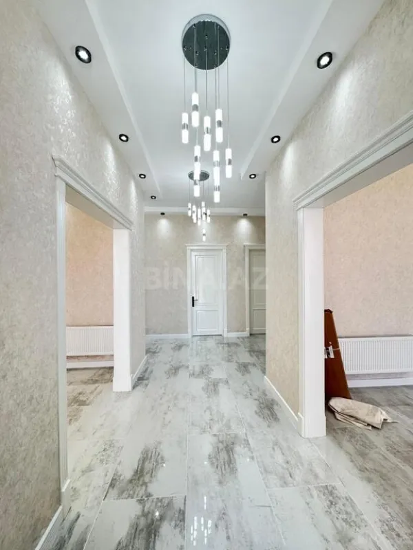 Satılır 5 otaqlı həyət evi 265 m²