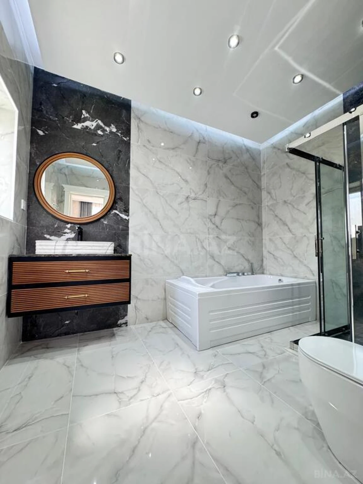 Satılır 5 otaqlı həyət evi 265 m²