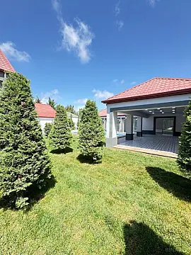 Satılır 5 otaqlı həyət evi 265 m²