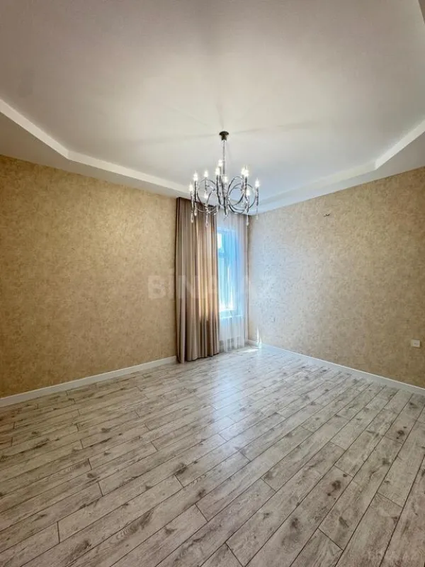Satılır 5 otaqlı həyət evi 265 m²