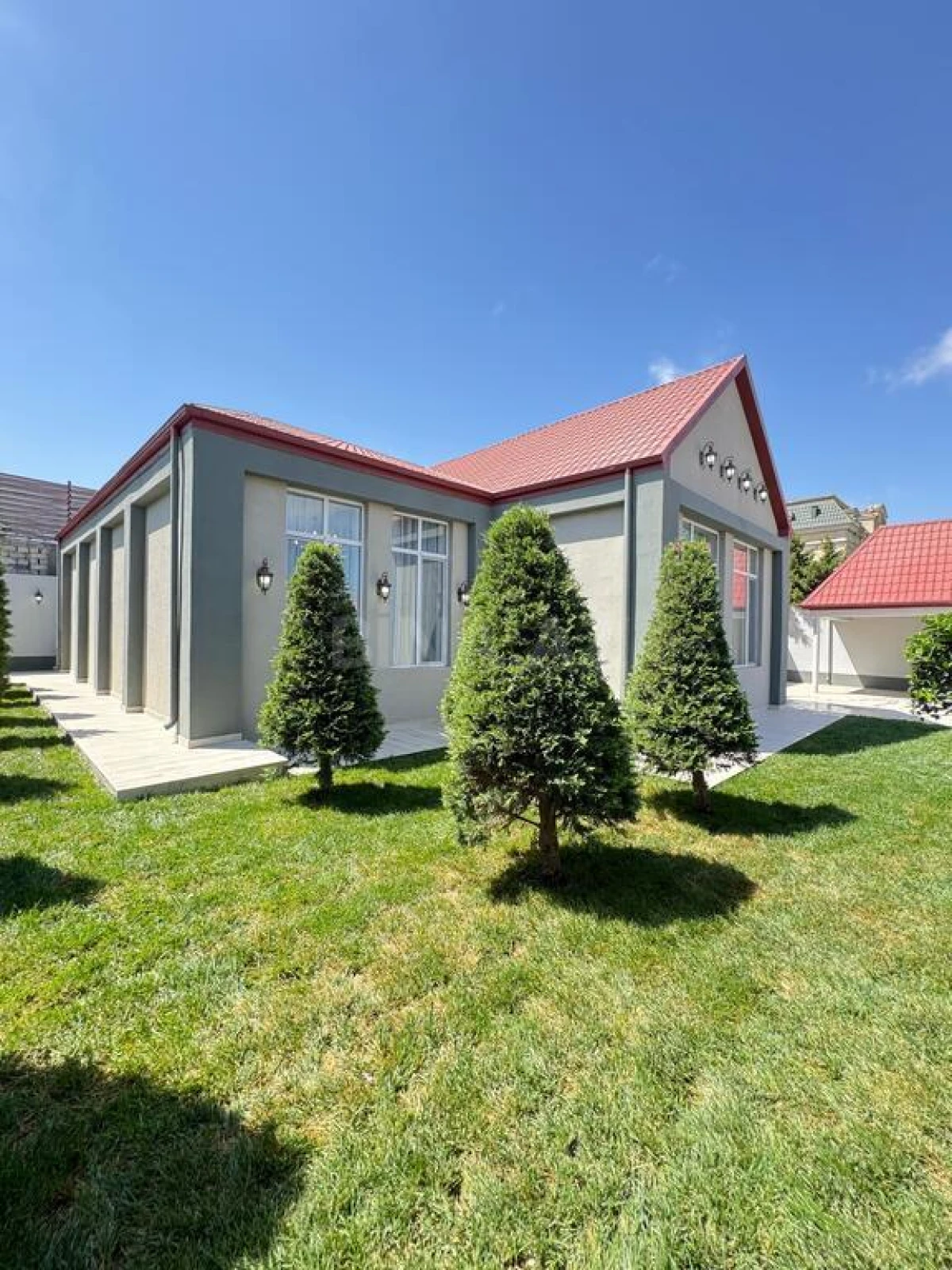 Satılır 5 otaqlı həyət evi 265 m²