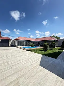 Satılır 5 otaqlı həyət evi 265 m²