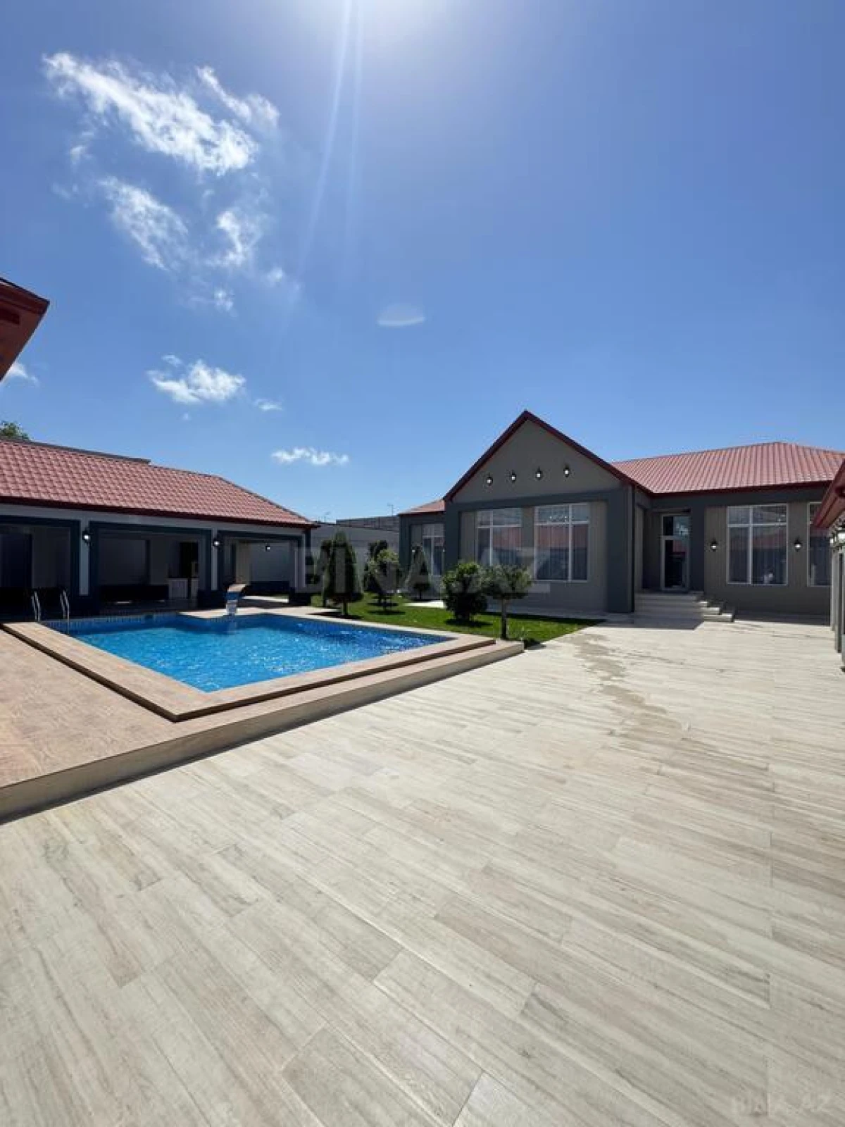 Satılır 5 otaqlı həyət evi 265 m²