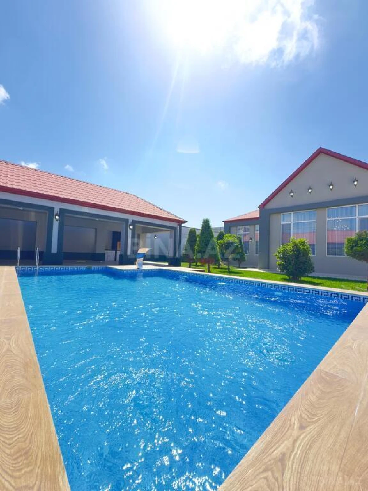 Satılır 5 otaqlı həyət evi 265 m²