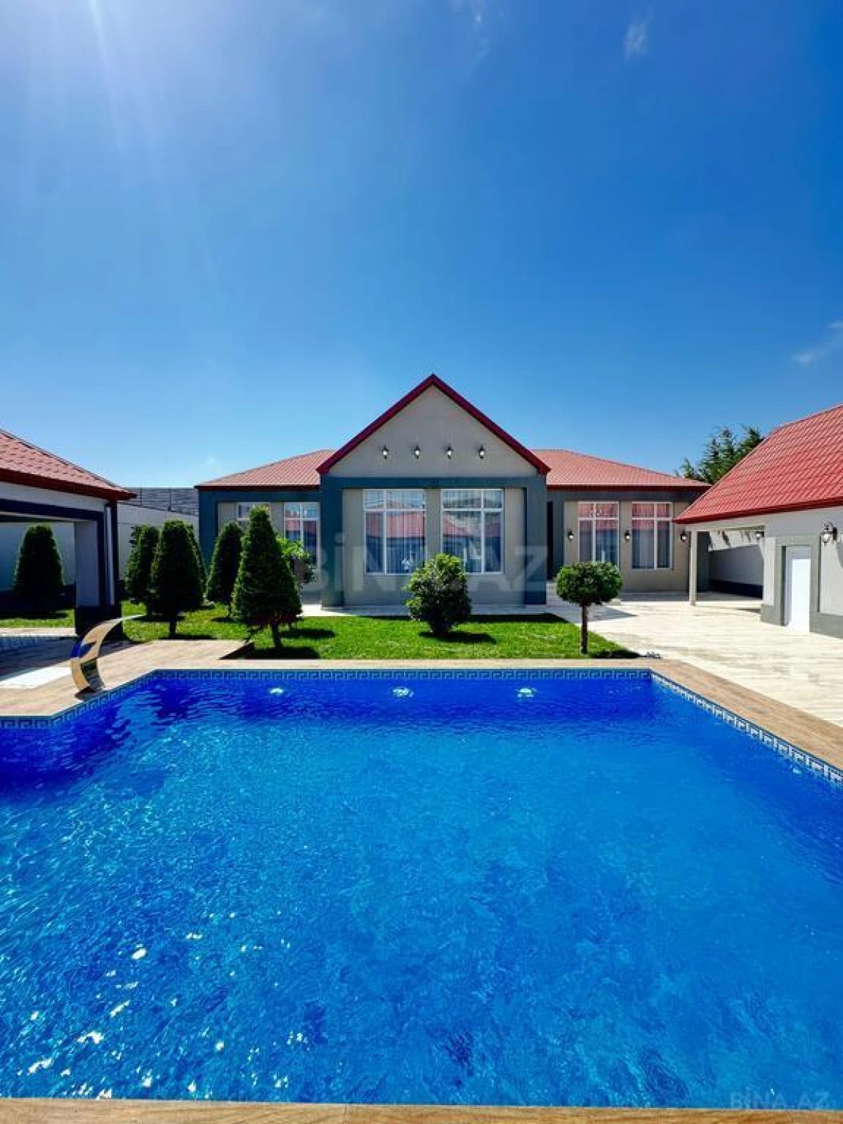 Satılır 5 otaqlı həyət evi 265 m²