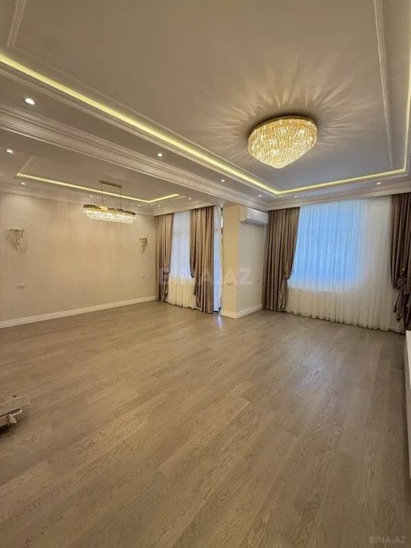 Satılır 4 otaqlı mənzil 205 m²