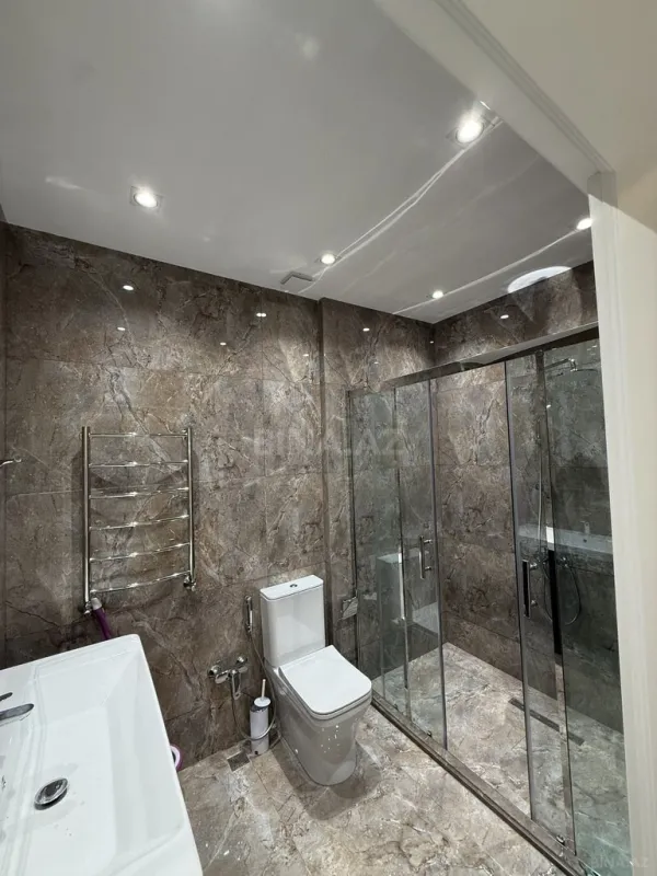 Satılır 4 otaqlı mənzil 205 m²