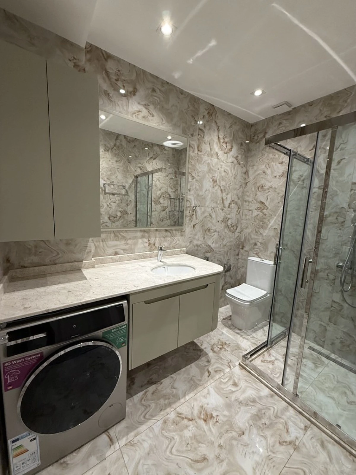 Satılır 4 otaqlı mənzil 205 m²