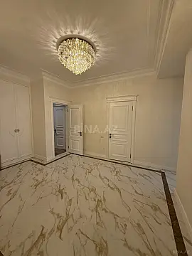 Satılır 4 otaqlı mənzil 205 m²