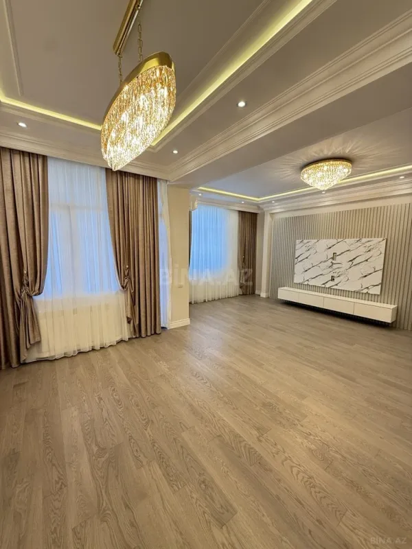 Satılır 4 otaqlı mənzil 205 m²