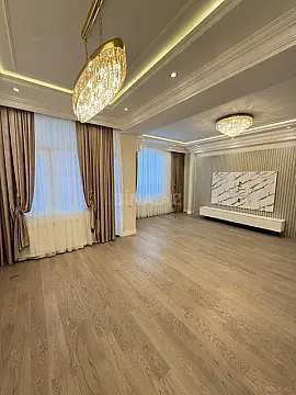 Satılır 4 otaqlı mənzil 205 m²