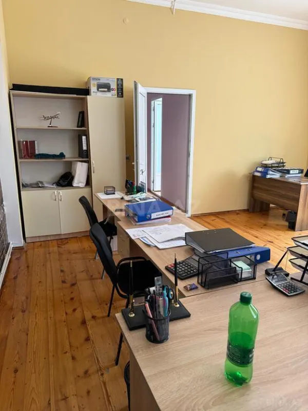 Kirayə verilir 3 otaqlı ofis 65 m²