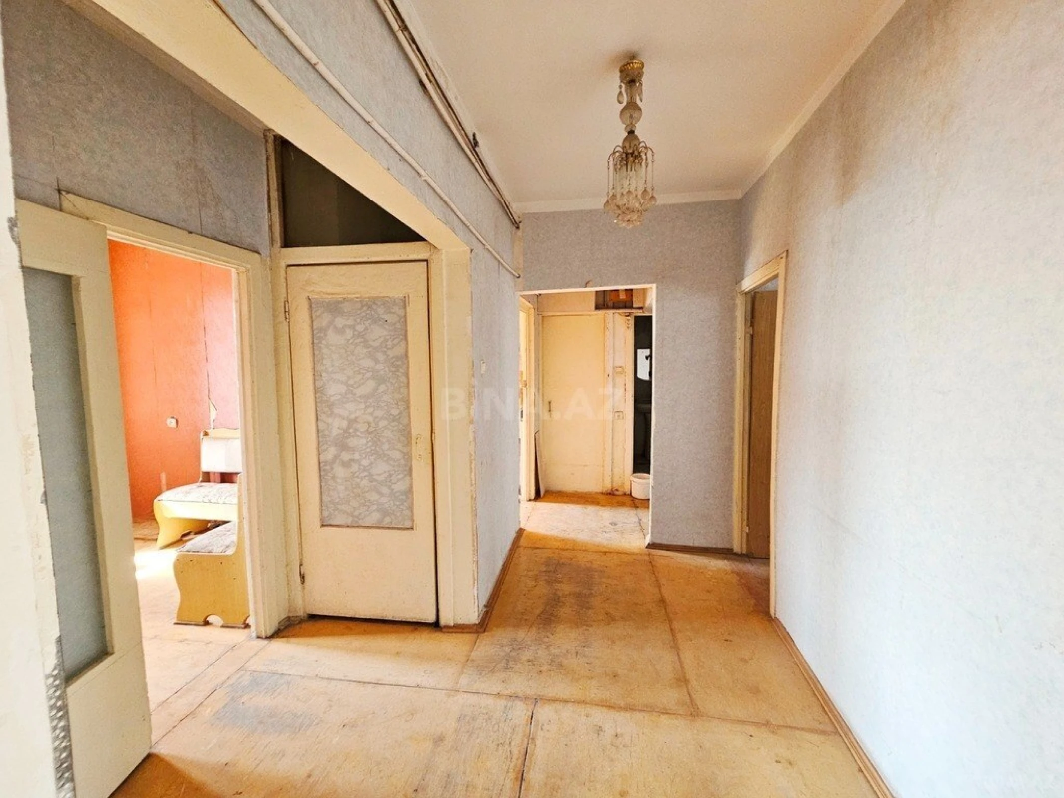 Satılır 5 otaqlı mənzil 120 m²