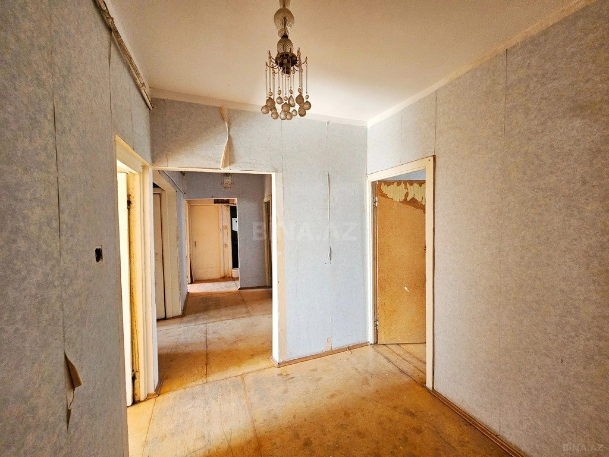 Satılır 5 otaqlı mənzil 120 m²