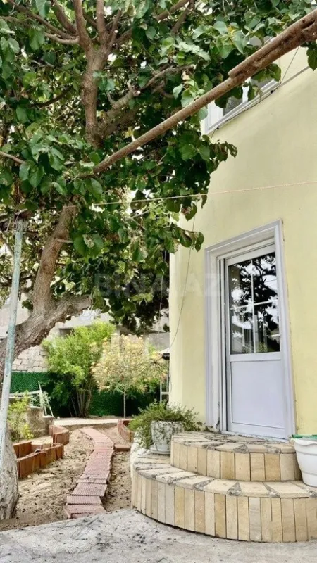 Satılır 4 otaqlı həyət evi 155 m²