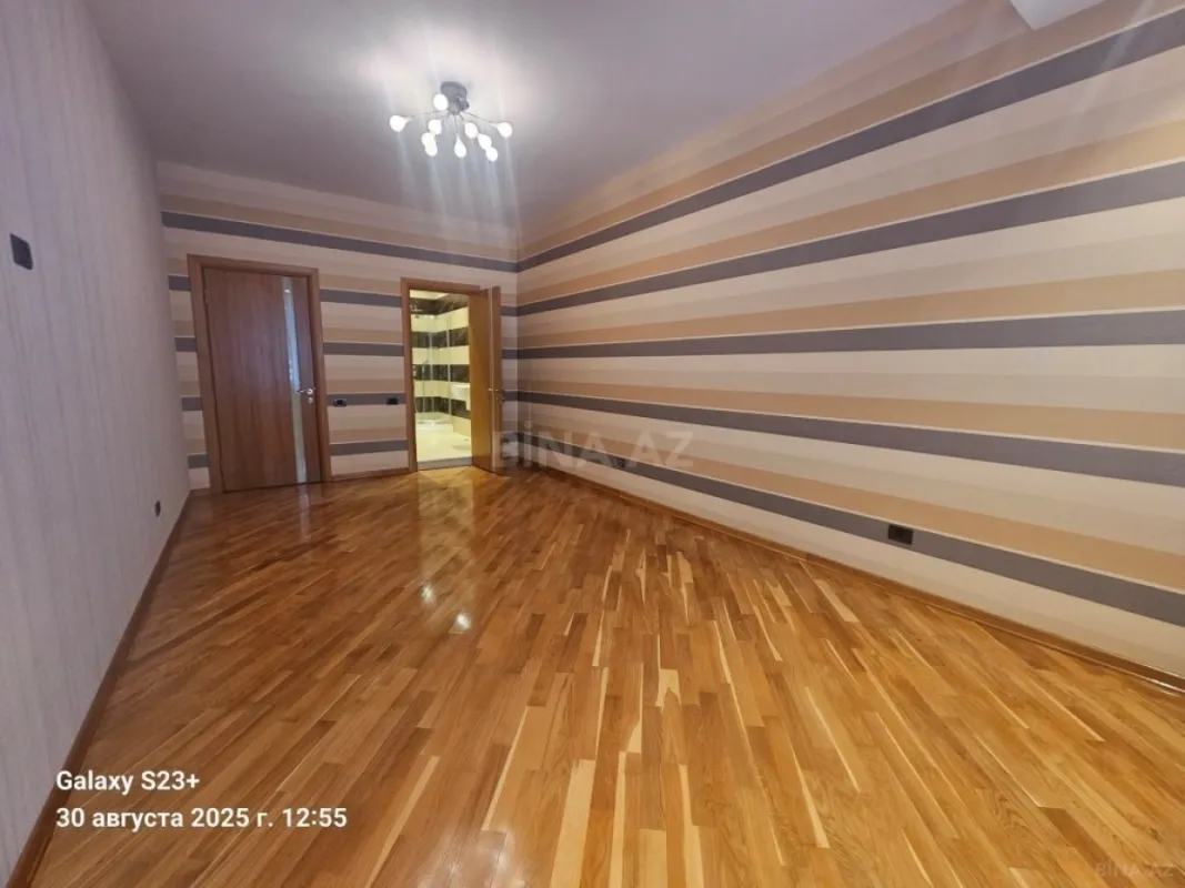 Satılır 4 otaqlı mənzil 215 m²