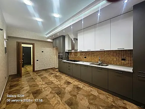 Satılır 4 otaqlı mənzil 215 m²