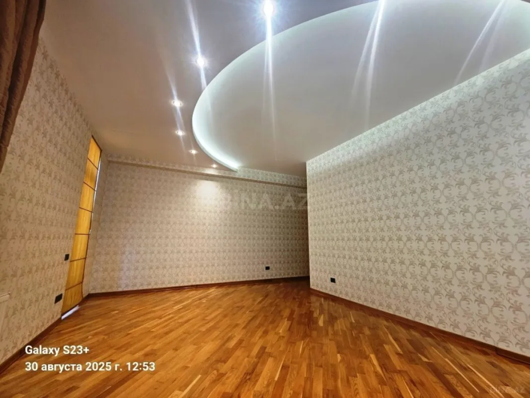 Satılır 4 otaqlı mənzil 215 m²
